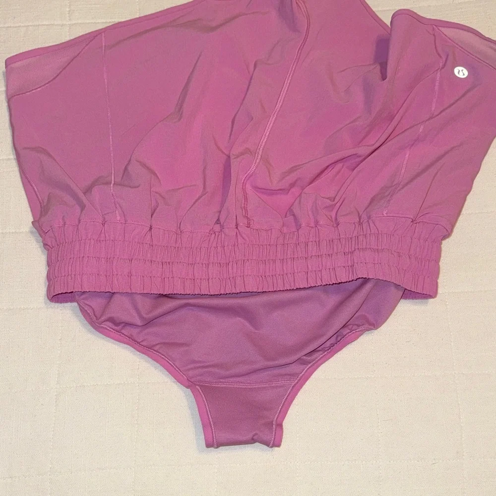 Lululemon Hotty Hot High-Rise Lined Short 2.5” - Dahlia Mauve - Size 8 - Picture 3 of 5